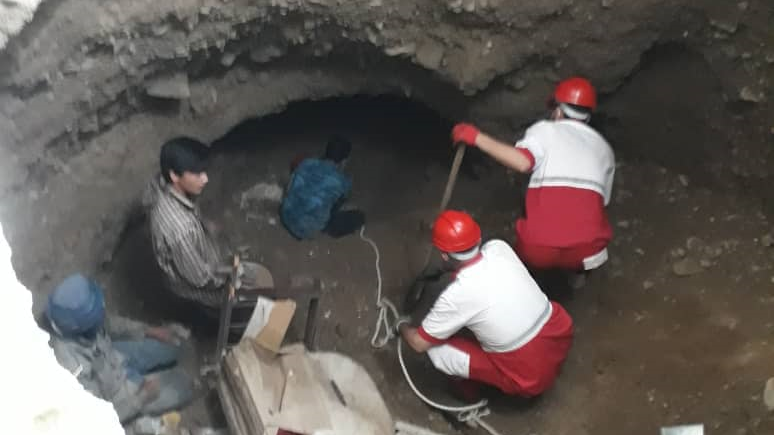 فرونشست زمین در فیروزکوه؛ 2 مصدوم از زیر آوار بیرون کشیده شدند